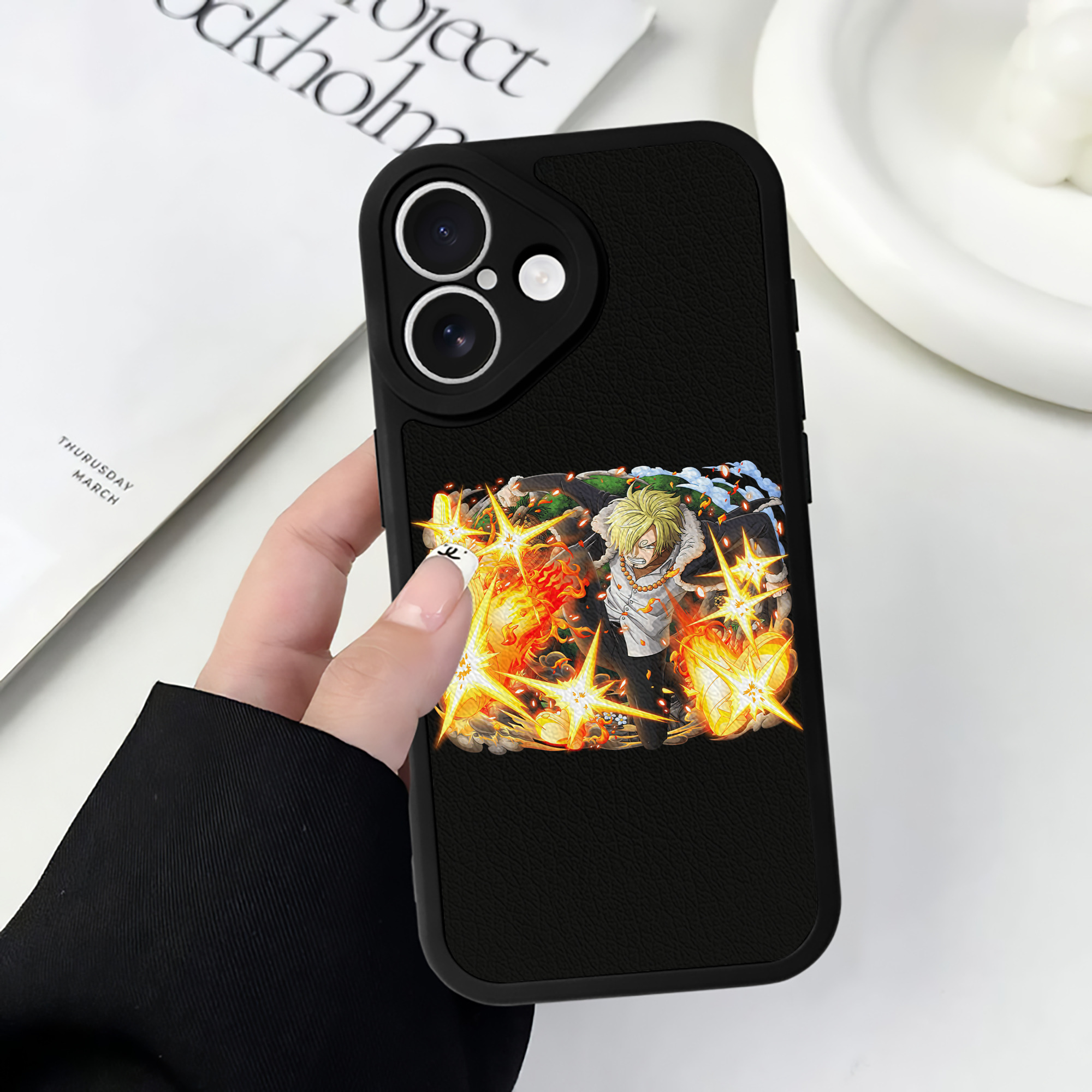 （画像用） ワンピース サンジ ONE PIECE Sanji 【iPhone 16シリーズ対応】シリコンスマホケース（レザー調） 材質：シリコン